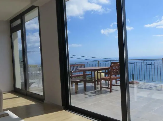 Goncalves Arco da Calheta (Madeira)